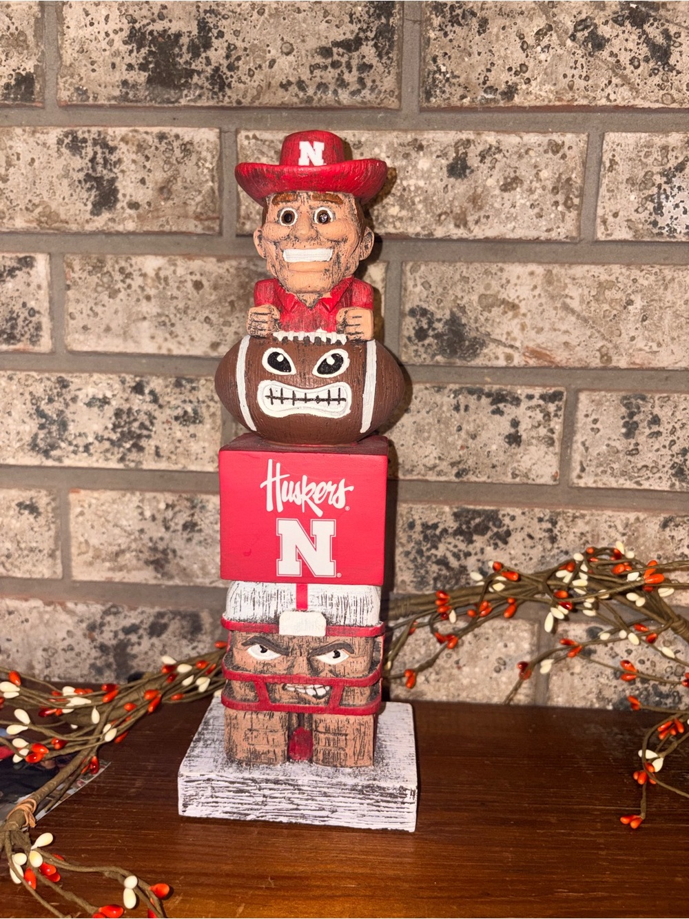 Nebraska Cornhuskers tiki totem